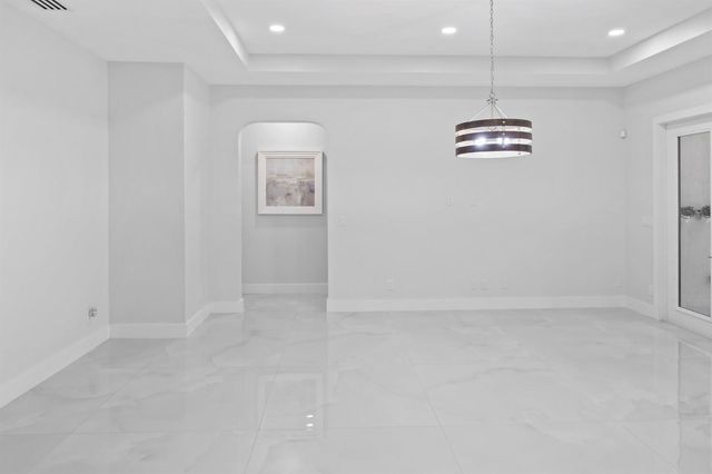 8840 Watercrest Cir Circle E, Parkland, FL 33076