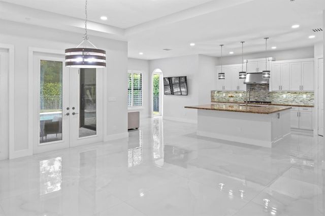 8840 Watercrest Cir Circle E, Parkland, FL 33076