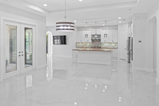 8840 Watercrest Cir Circle E, Parkland, FL 33076