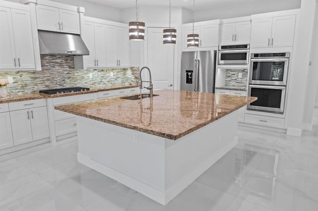 8840 Watercrest Cir Circle E, Parkland, FL 33076