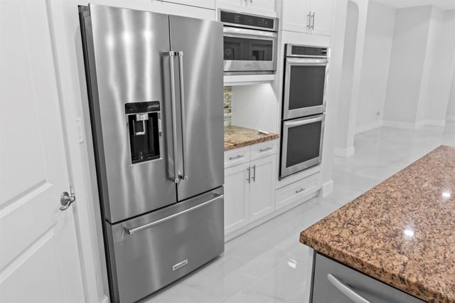 8840 Watercrest Cir Circle E, Parkland, FL 33076