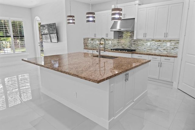 8840 Watercrest Cir Circle E, Parkland, FL 33076