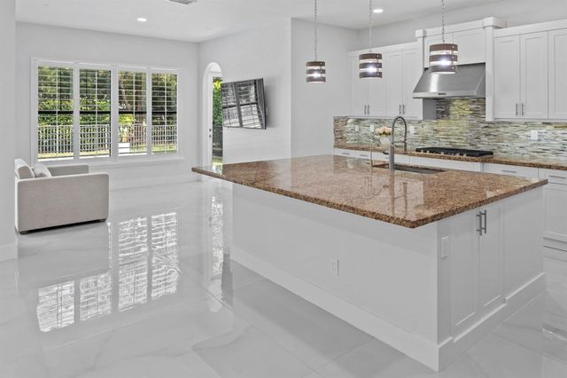 8840 Watercrest Cir Circle E, Parkland, FL 33076