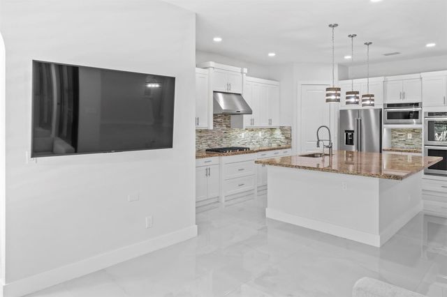 8840 Watercrest Cir Circle E, Parkland, FL 33076