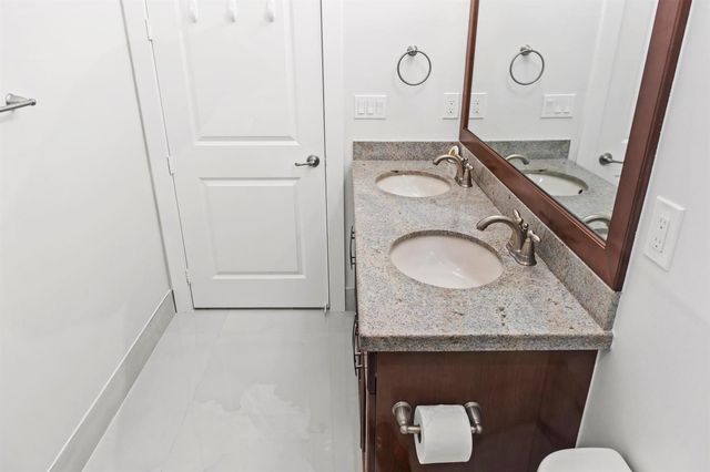 8840 Watercrest Cir Circle E, Parkland, FL 33076