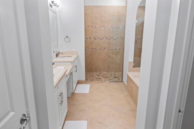 8840 Watercrest Cir Circle E, Parkland, FL 33076