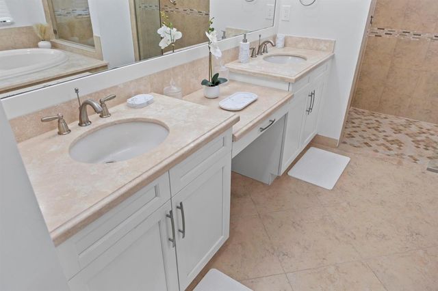 8840 Watercrest Cir Circle E, Parkland, FL 33076