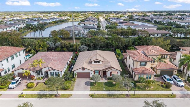 8840 Watercrest Cir Circle E, Parkland, FL 33076