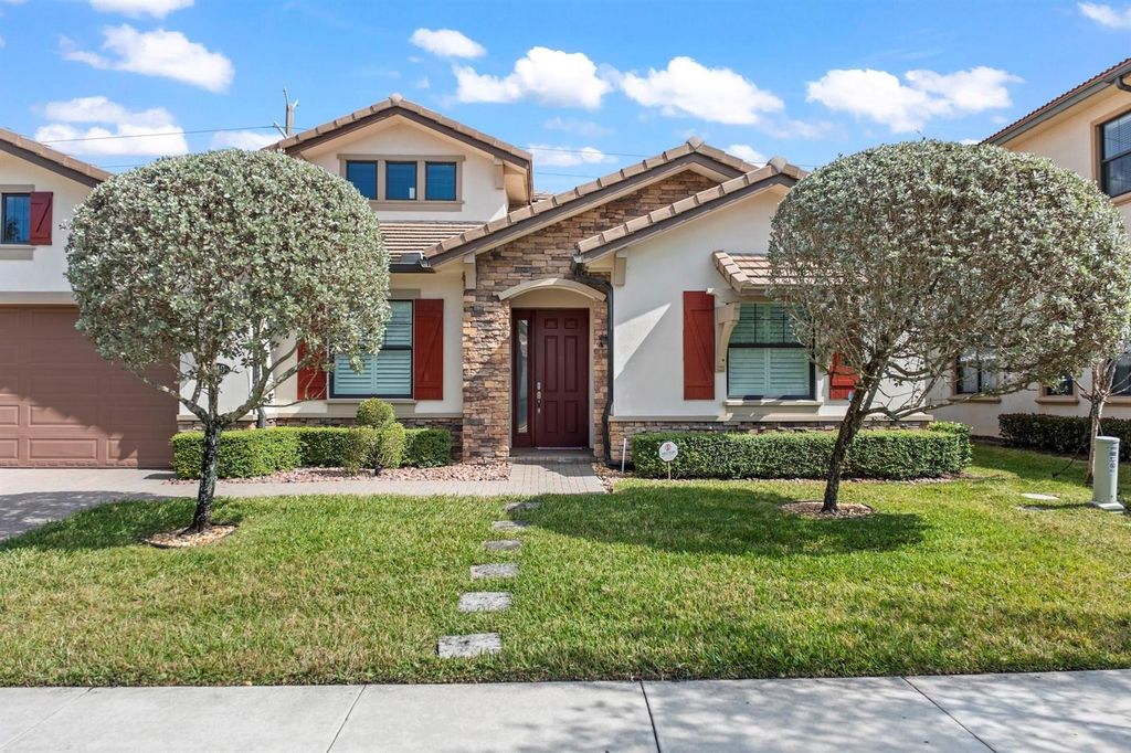 8840 Watercrest Cir Circle E, Parkland, FL 33076