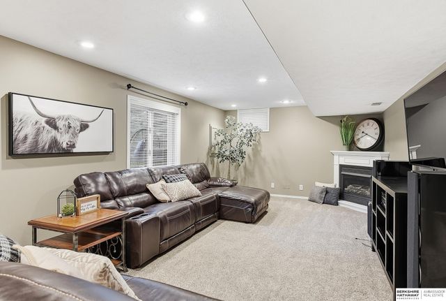 5903 S 170th Street, Omaha, NE 68135