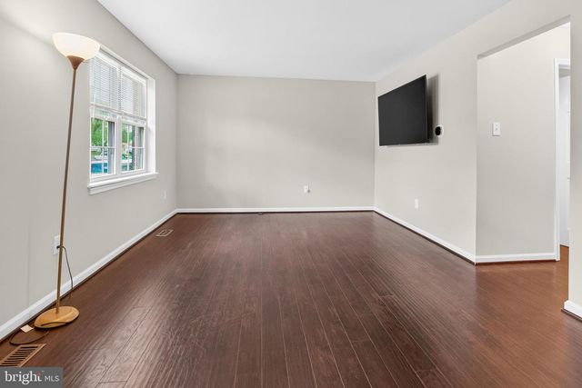 8011 MANSION HOUSE XING, Pasadena, MD 21122
