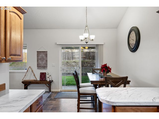 1904 S 6TH St, Cottage Grove, OR 97424