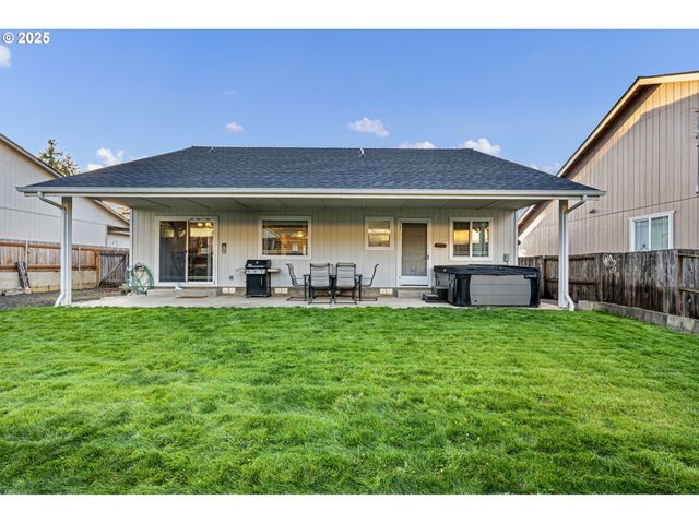1904 S 6TH St, Cottage Grove, OR 97424