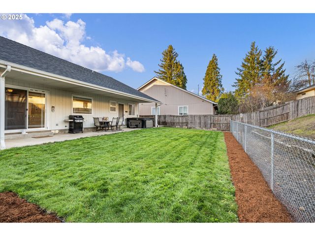 1904 S 6TH St, Cottage Grove, OR 97424