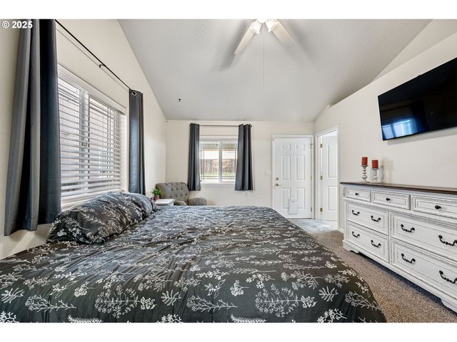 1904 S 6TH St, Cottage Grove, OR 97424