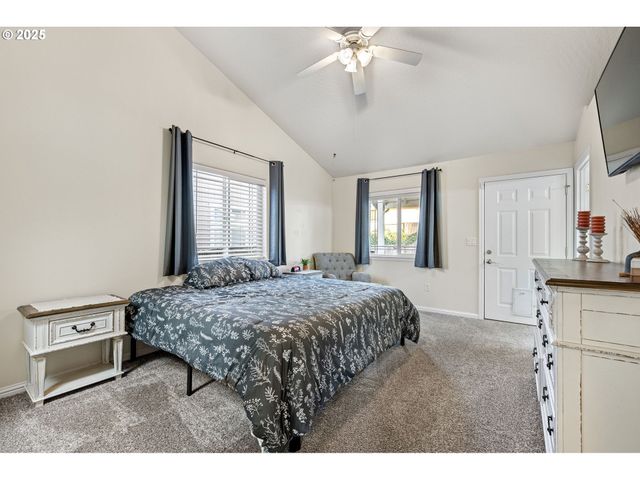 1904 S 6TH St, Cottage Grove, OR 97424