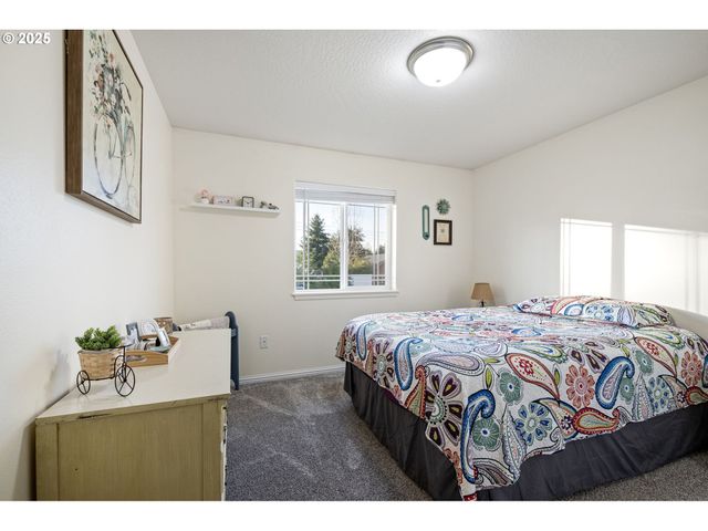 1904 S 6TH St, Cottage Grove, OR 97424