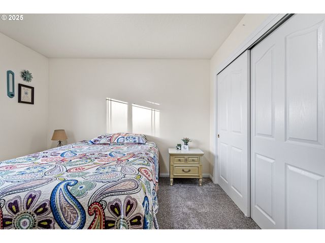 1904 S 6TH St, Cottage Grove, OR 97424