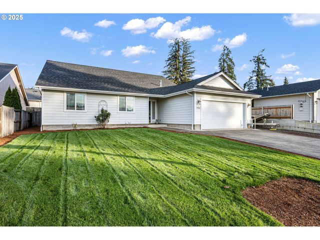 1904 S 6TH St, Cottage Grove, OR 97424