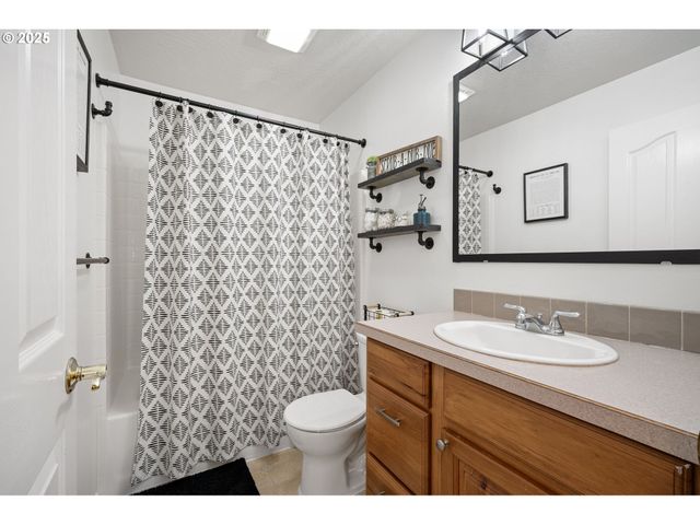 1904 S 6TH St, Cottage Grove, OR 97424