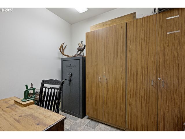 1904 S 6TH St, Cottage Grove, OR 97424