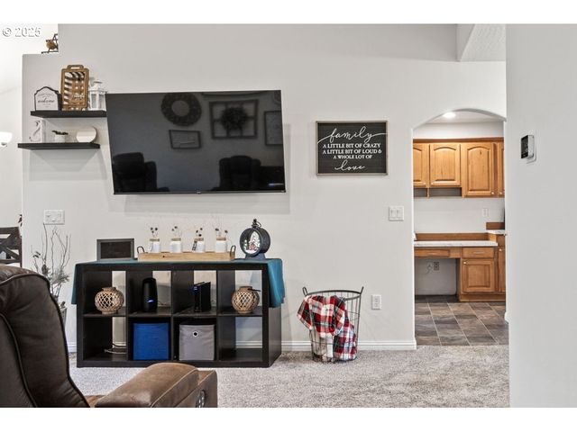 1904 S 6TH St, Cottage Grove, OR 97424