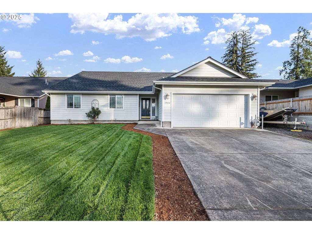 1904 S 6TH St, Cottage Grove, OR 97424