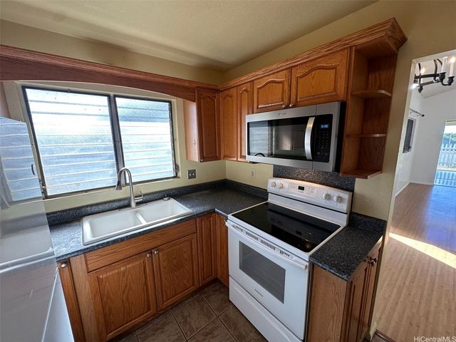 94-759 Kalae Street, Waipahu, HI 96797