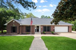 2015 East Lake Drive, Huntsville, TX 77340