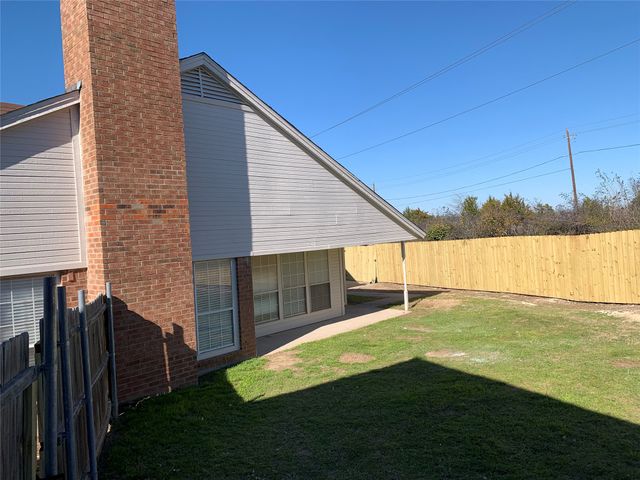 3903 Wanklyn Court, Dallas, TX 75237