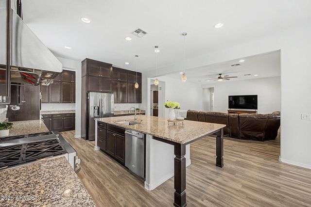 1076 E KENSINGTON Road, Gilbert, AZ 85297