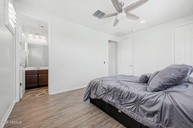 1076 E KENSINGTON Road, Gilbert, AZ 85297