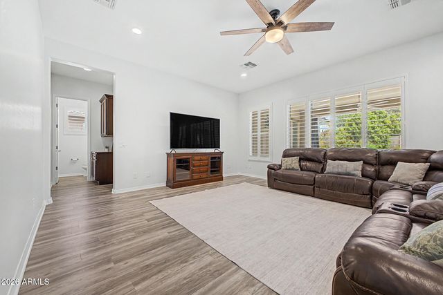 1076 E KENSINGTON Road, Gilbert, AZ 85297