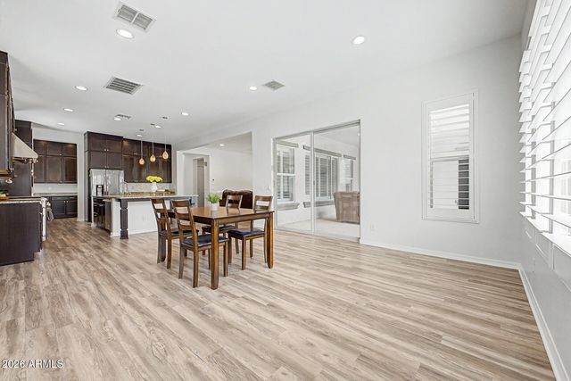 1076 E KENSINGTON Road, Gilbert, AZ 85297