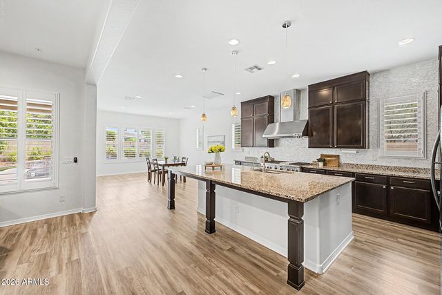 1076 E KENSINGTON Road, Gilbert, AZ 85297