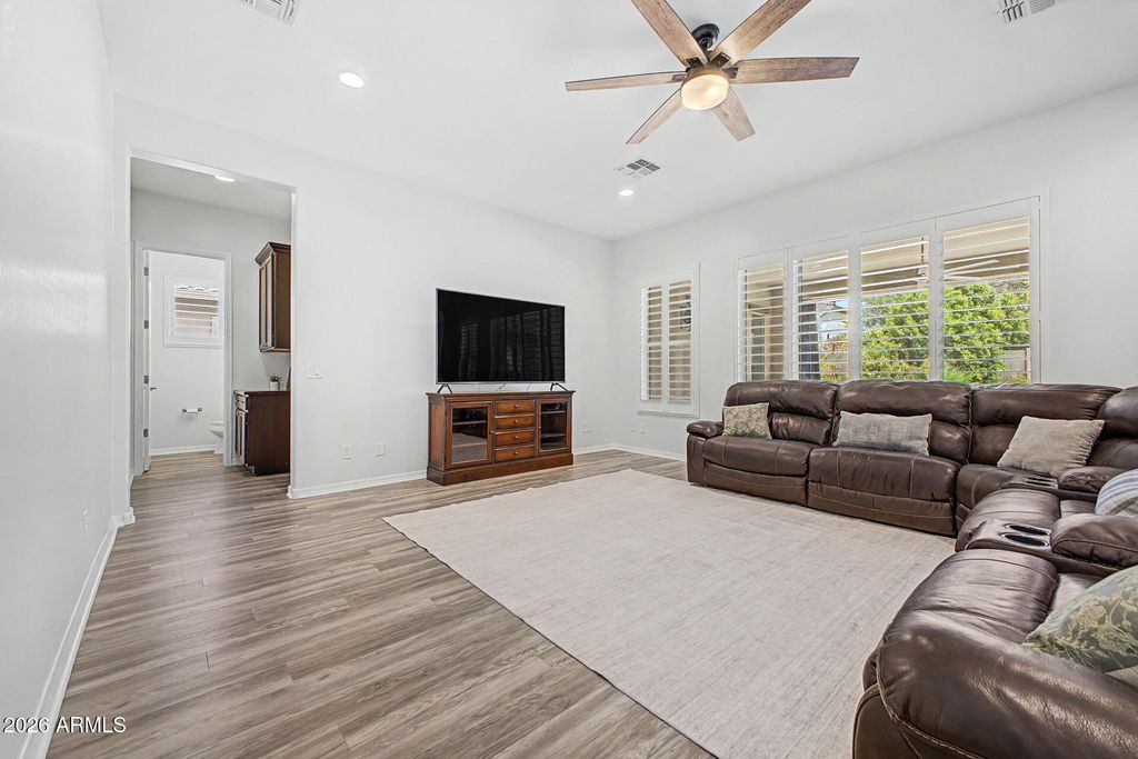 1076 E KENSINGTON Road, Gilbert, AZ 85297 — photo 4