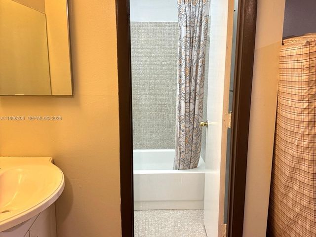 6870 Royal Palm Blvd 117M, Margate, FL 33063