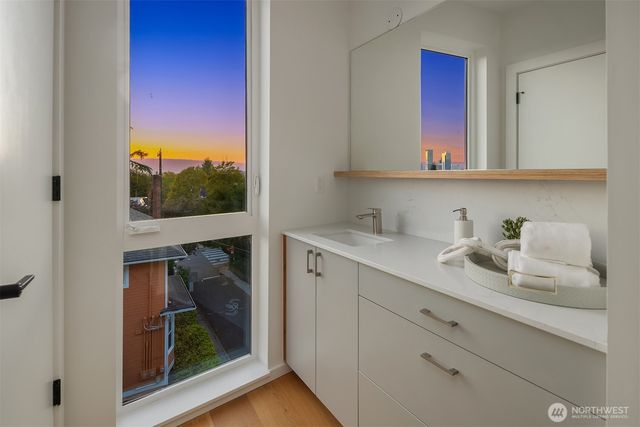 1225 E Roy Street, Seattle, WA 98102