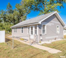 1017 S 12TH Street, Pekin, IL 61554