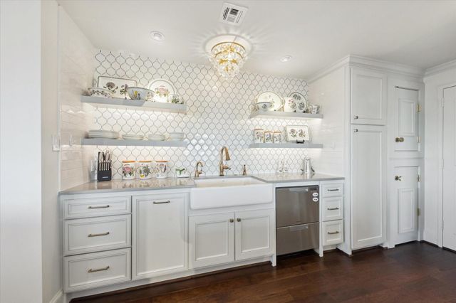 101 Westcott Street 1202, Houston, TX 77007