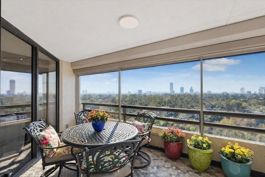 101 Westcott Street 1202, Houston, TX 77007