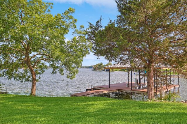80 Bayside Circle, Gainesville, TX 76240