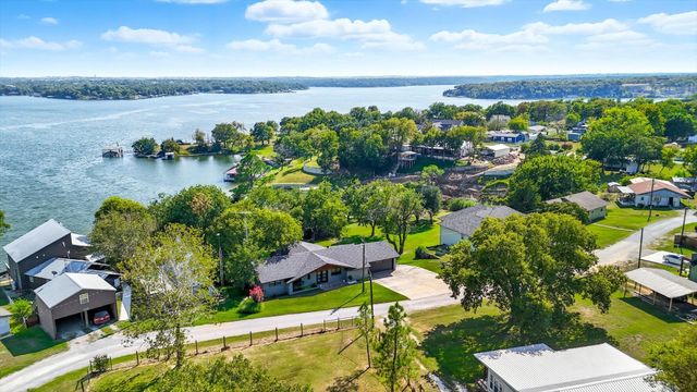 80 Bayside Circle, Gainesville, TX 76240