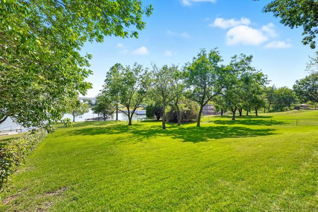 80 Bayside Circle, Gainesville, TX 76240