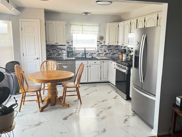 1009 Honeysuckle Drive, Mooresville, IN 46158