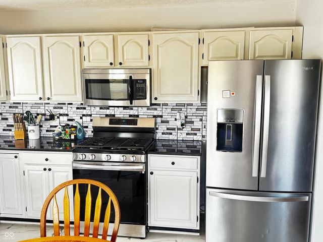 1009 Honeysuckle Drive, Mooresville, IN 46158