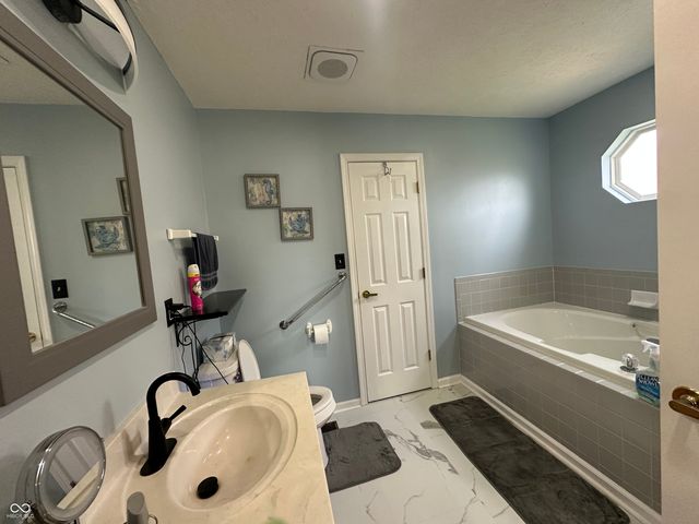 1009 Honeysuckle Drive, Mooresville, IN 46158