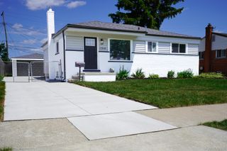 17949 S Wind Drive, Fraser, MI 48026