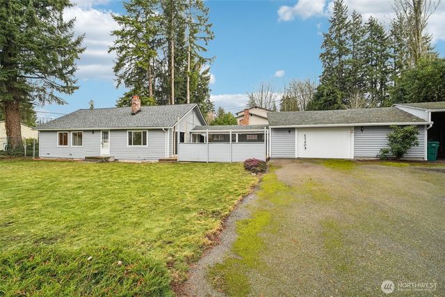 17205 Spruce Way, Lynnwood, WA 98037