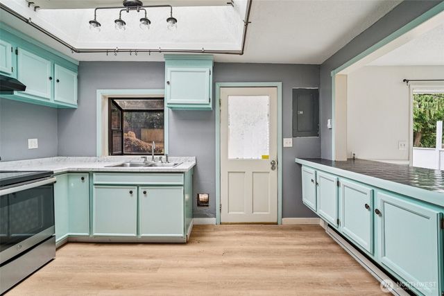 17205 Spruce Way, Lynnwood, WA 98037